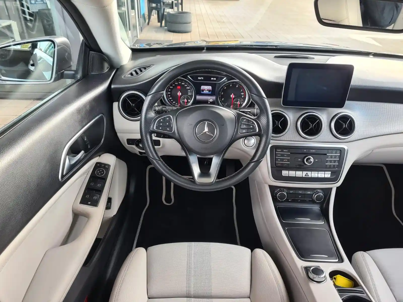 Mercedes-Benz CLA 180