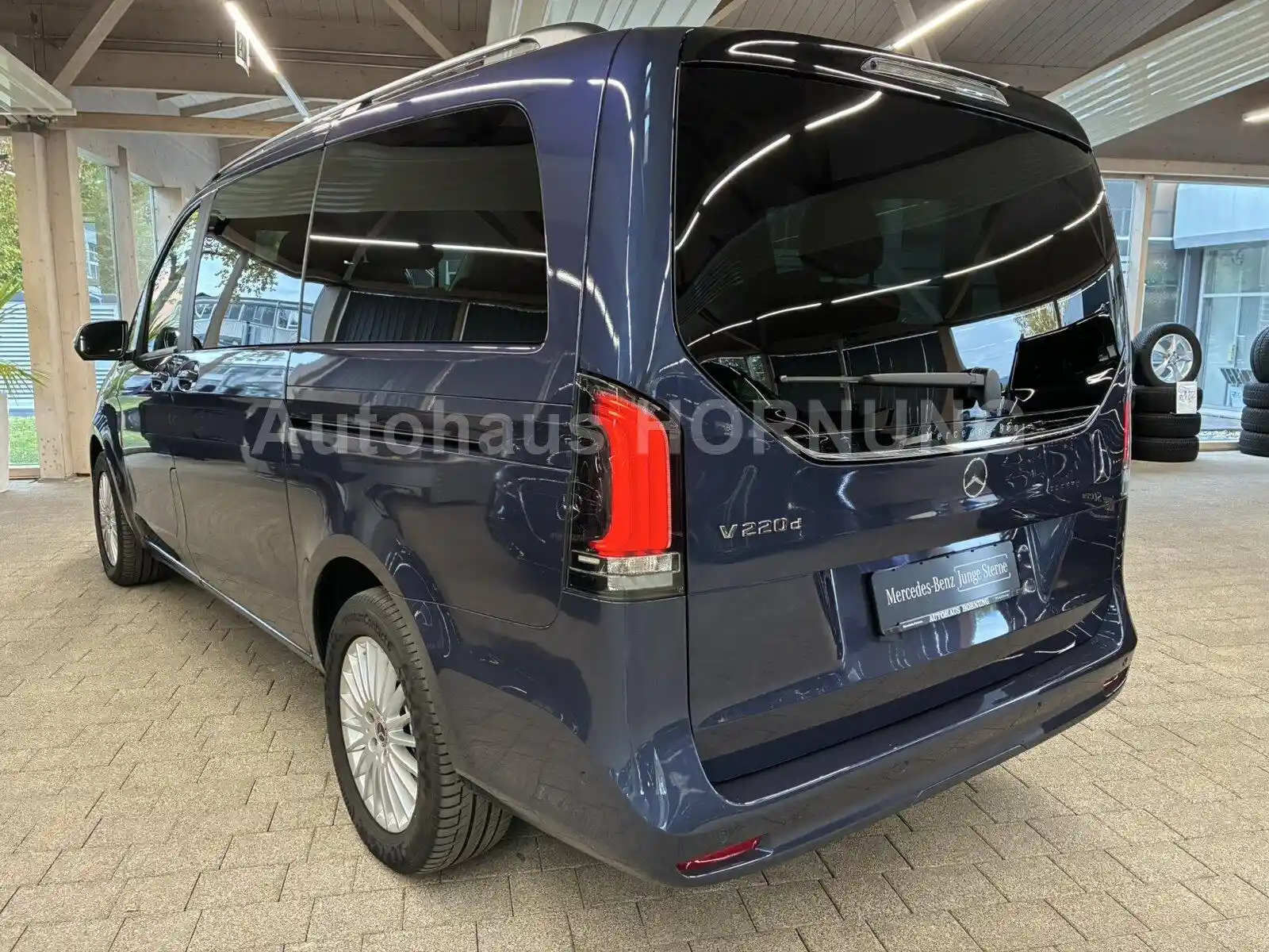 Mercedes-Benz V 220