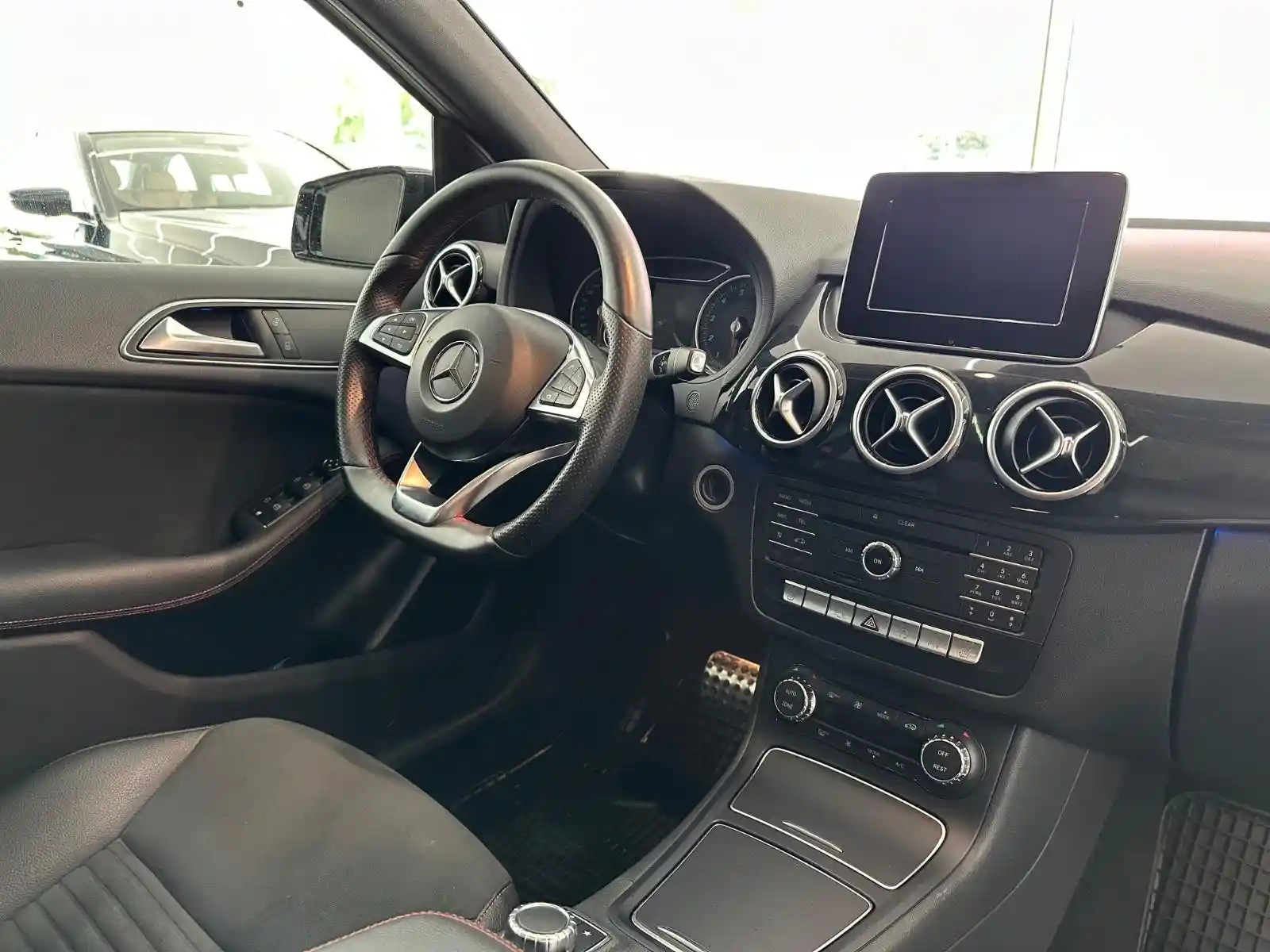 Mercedes-Benz B 200