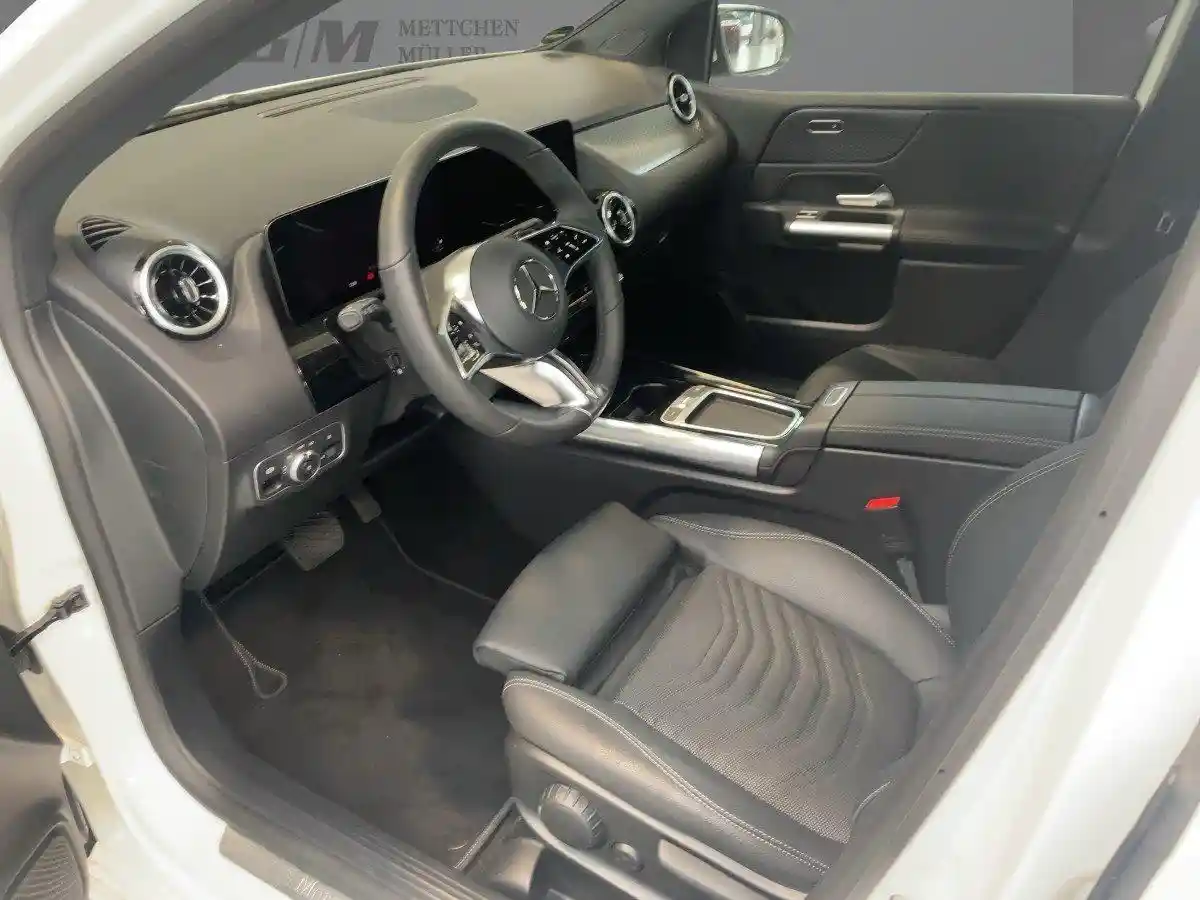 Mercedes-Benz B 180