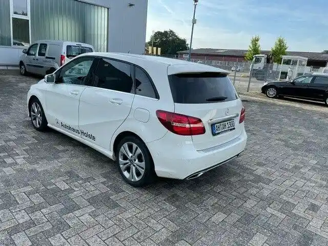 Mercedes-Benz B 220