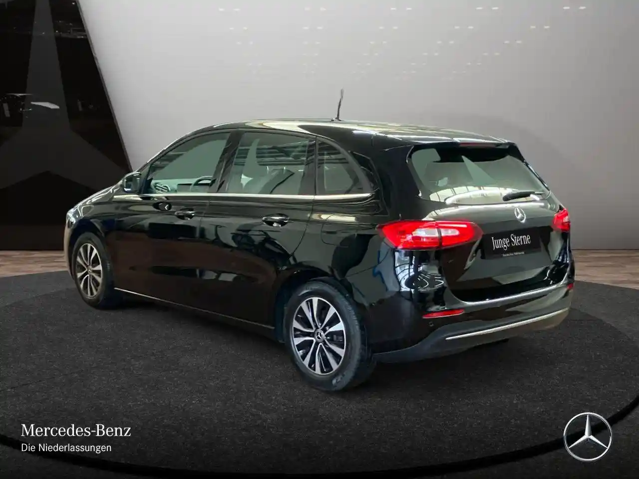 Mercedes-Benz B 180