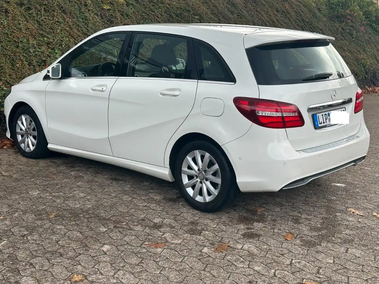 Mercedes-Benz B 180