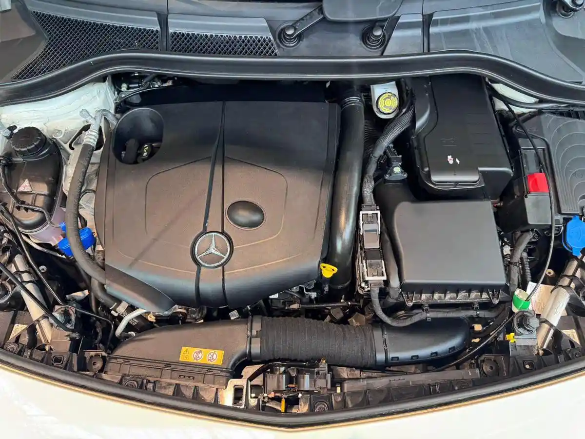 Mercedes-Benz B 220