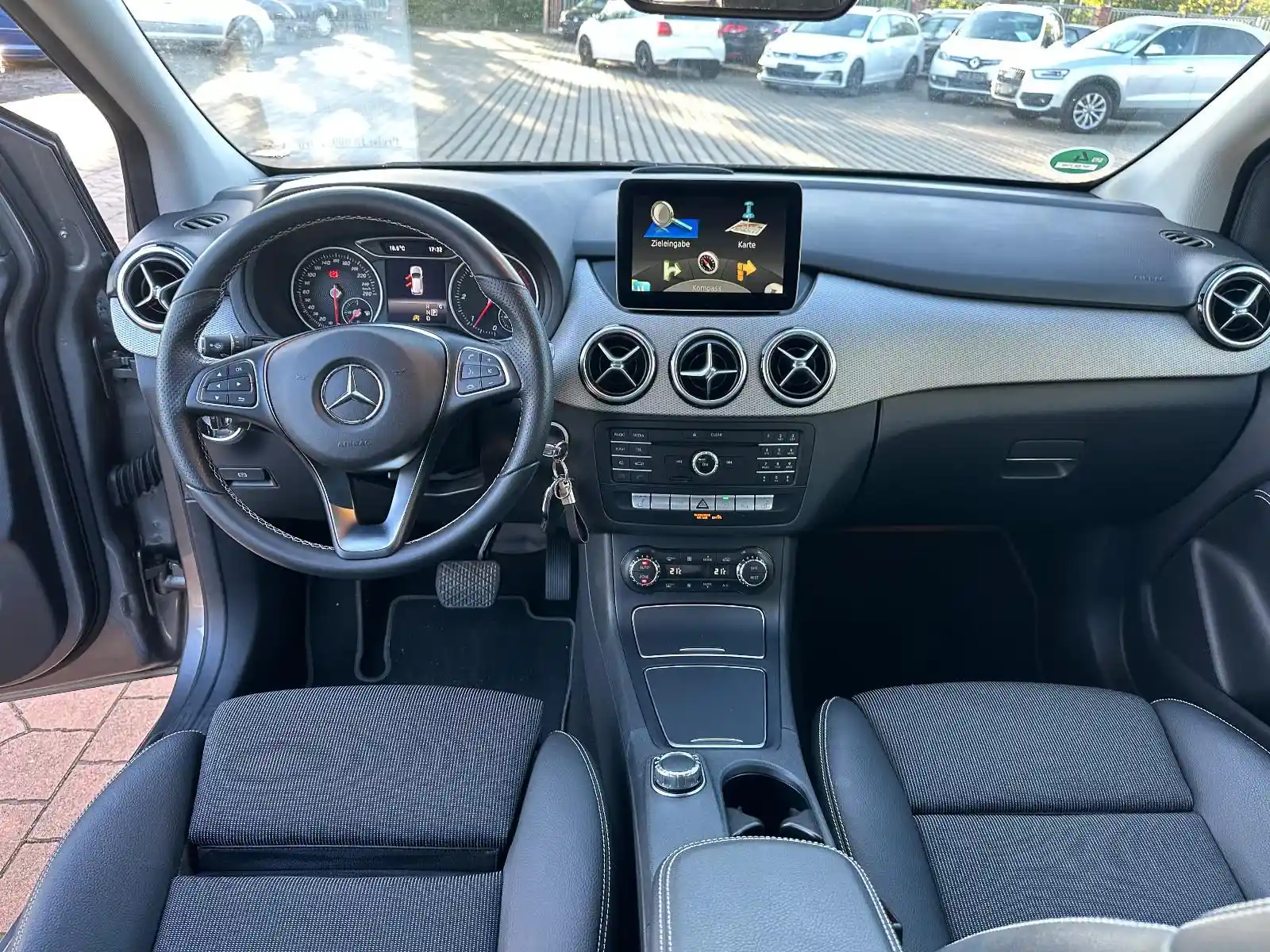 Mercedes-Benz B 200