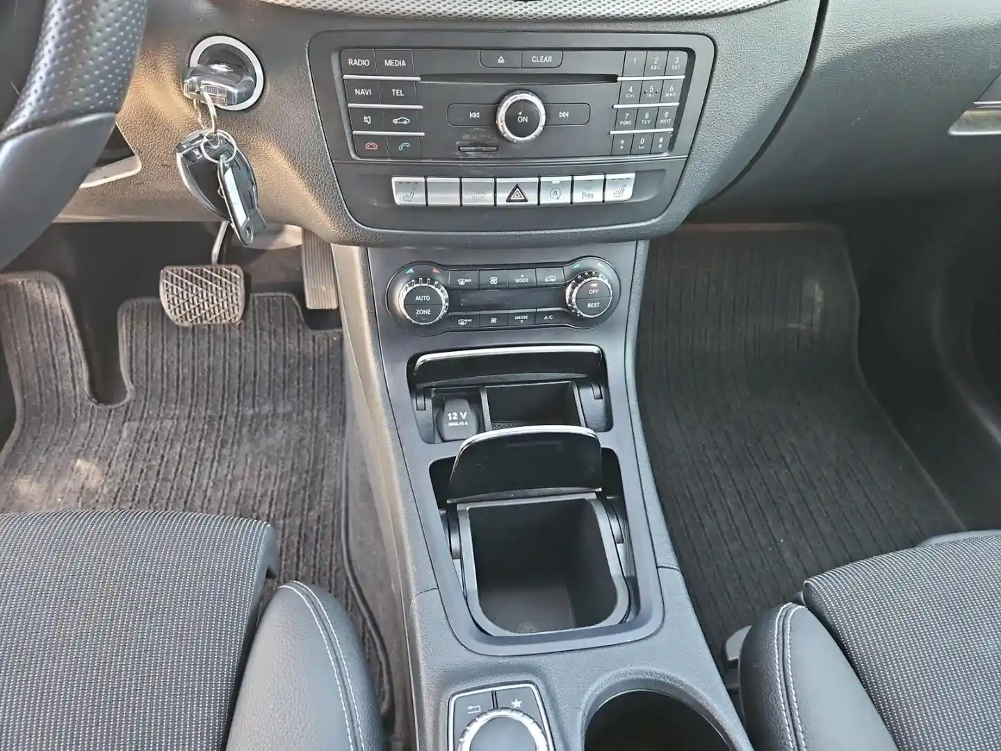 Mercedes-Benz B 180