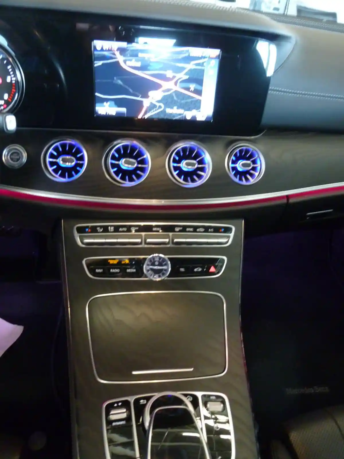 Mercedes-Benz E 220