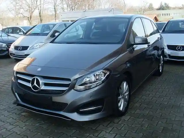 Mercedes-Benz B 180