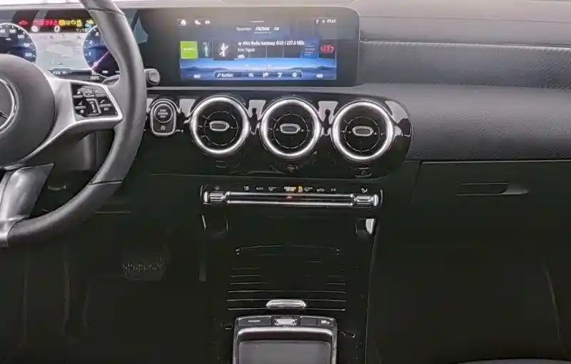 Mercedes-Benz CLA 200