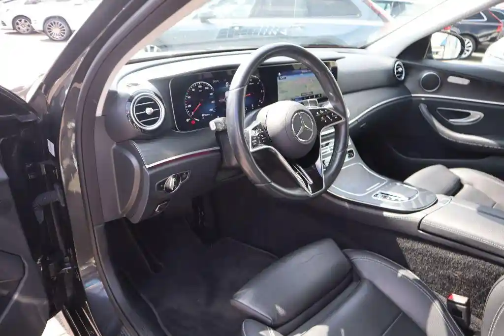 Mercedes-Benz E 220