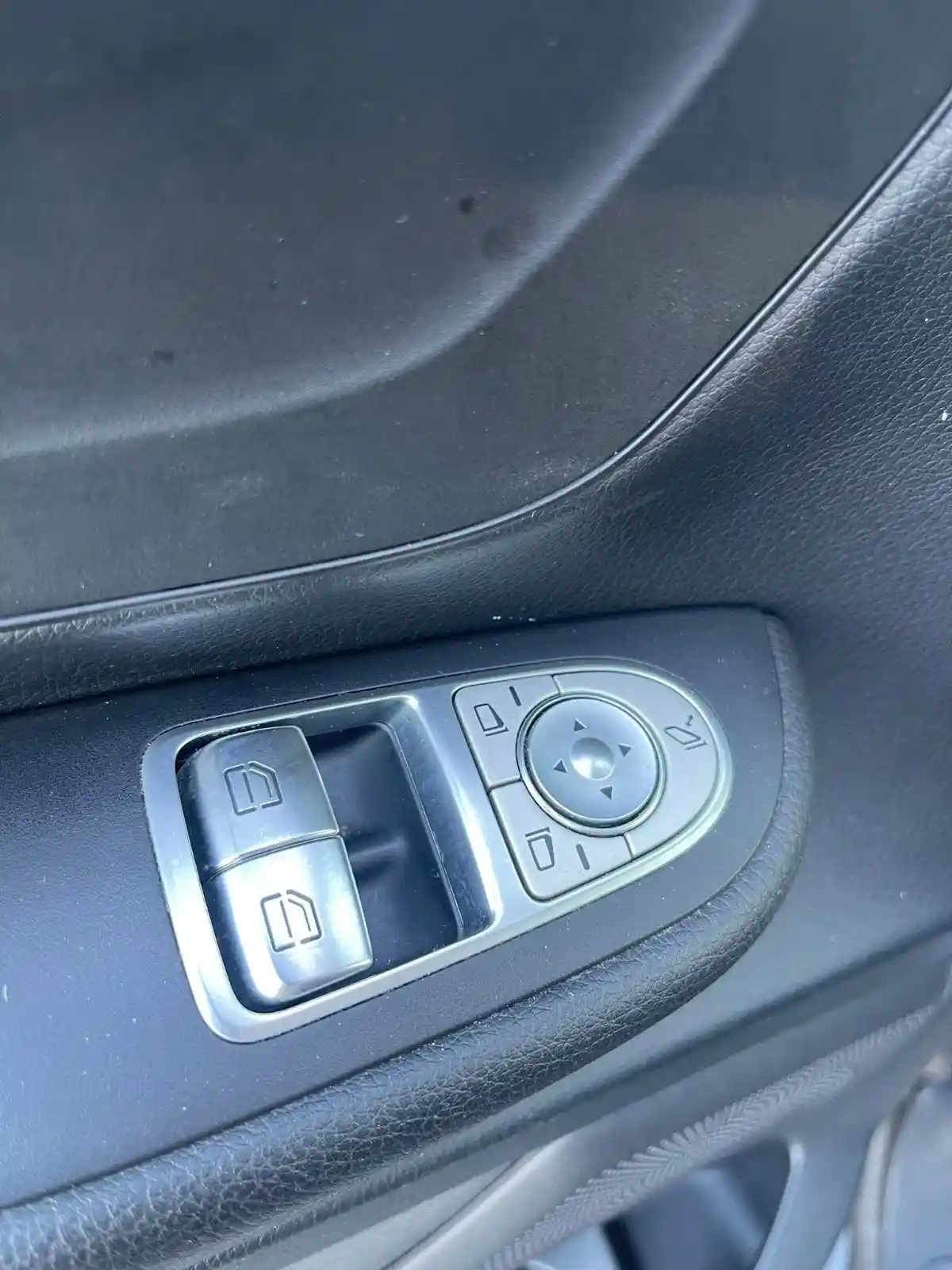 Mercedes-Benz V 220