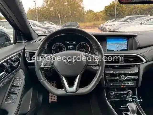 Infiniti Q30