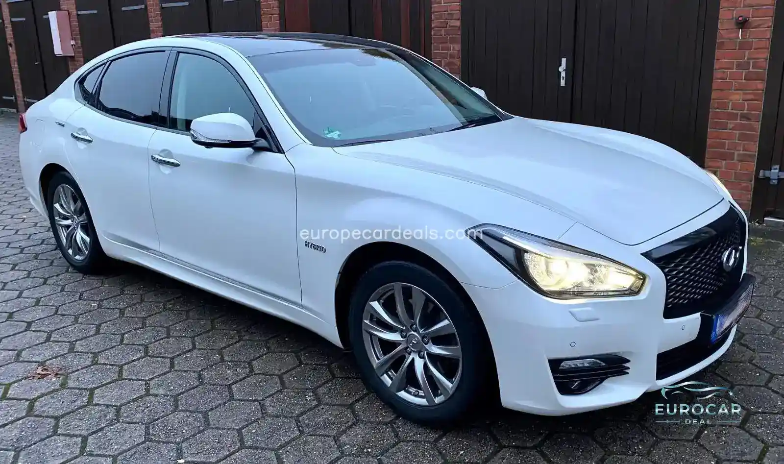 Infiniti Q70