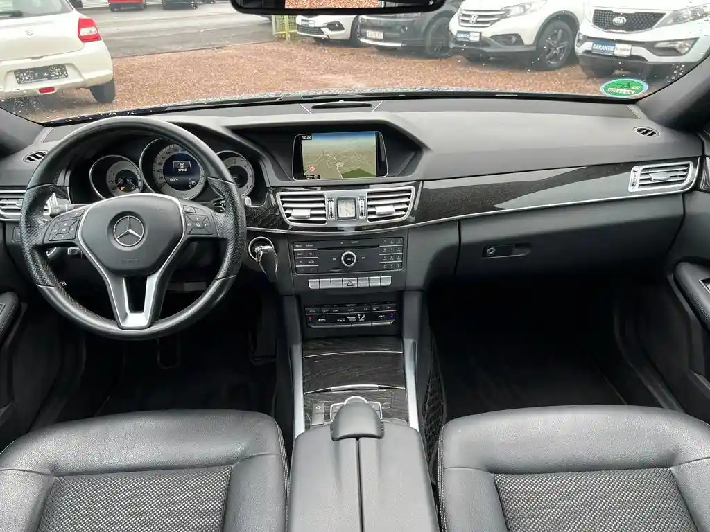 Mercedes-Benz E 220