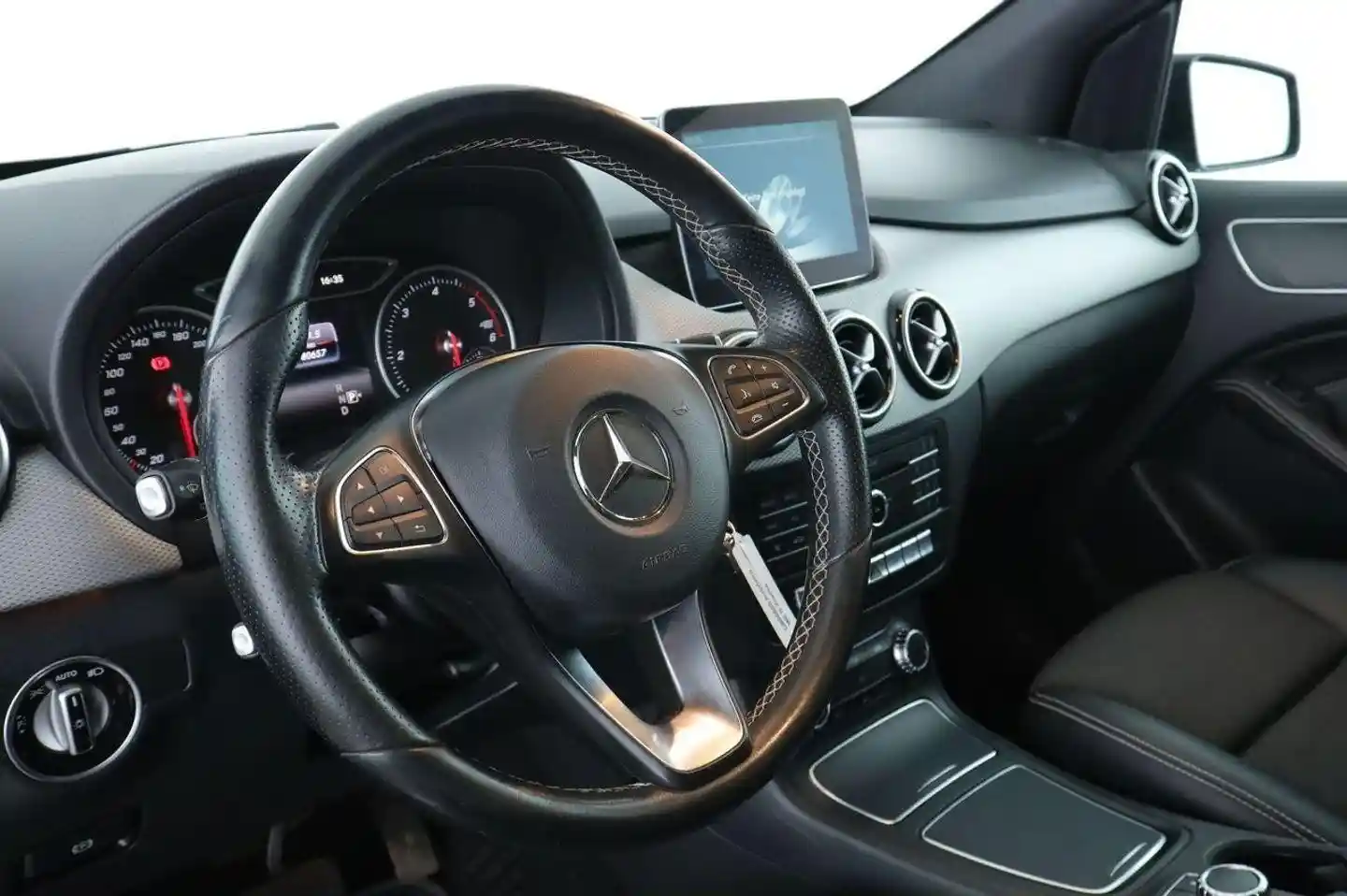 Mercedes-Benz B 200