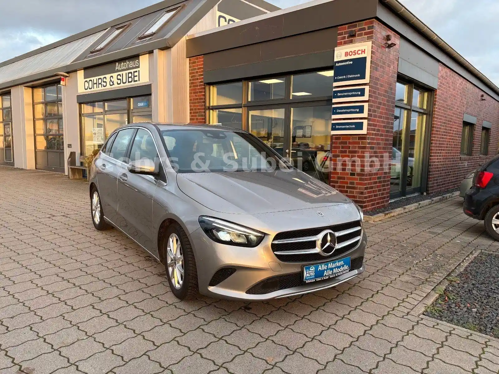 Mercedes-Benz B 180