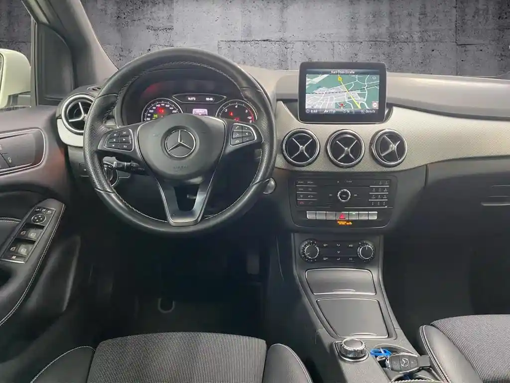 Mercedes-Benz B 220
