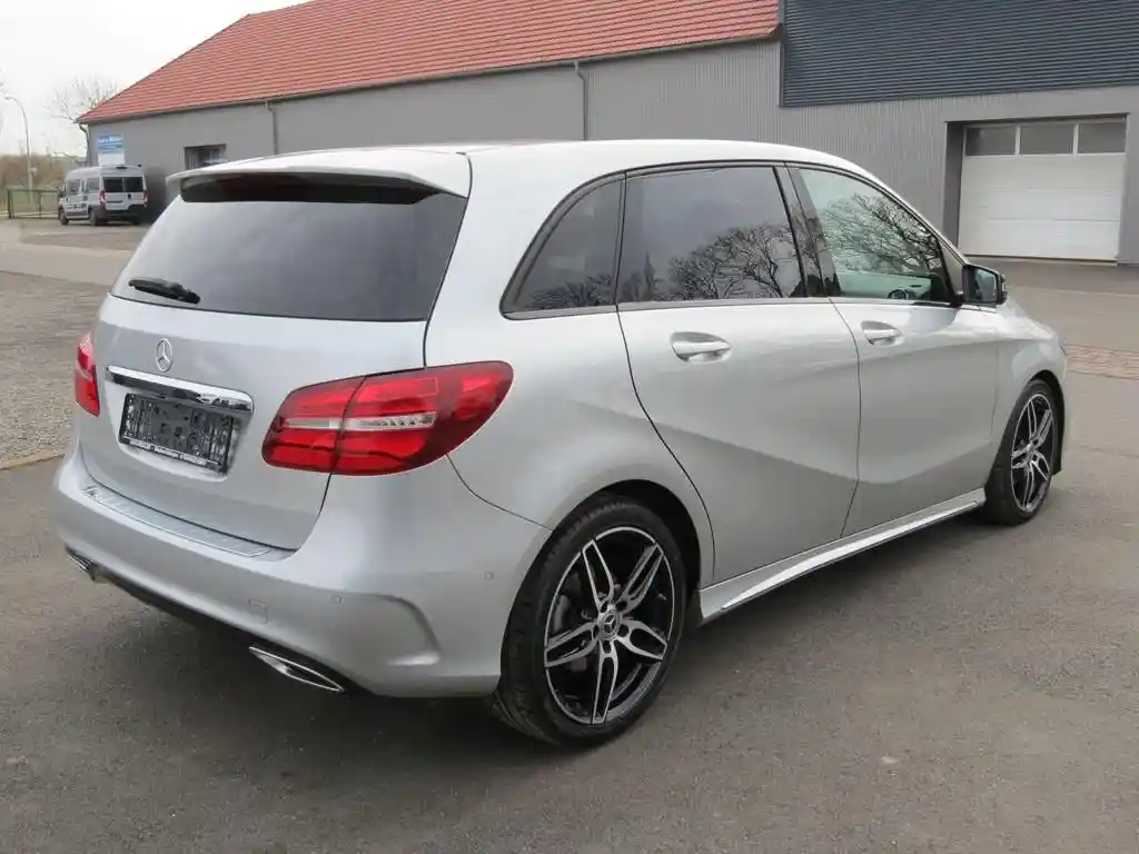 Mercedes-Benz B 200