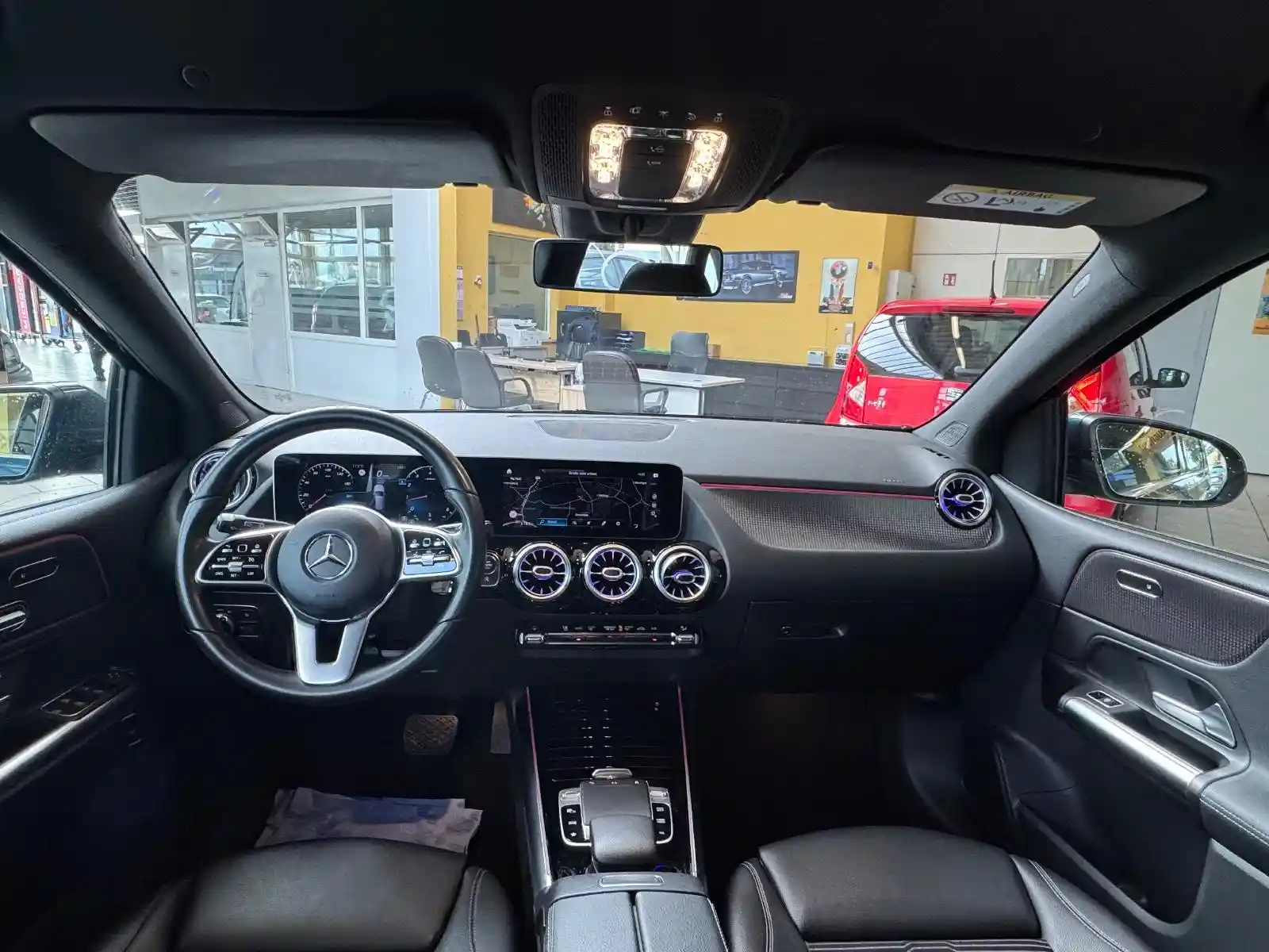 Mercedes-Benz B 180