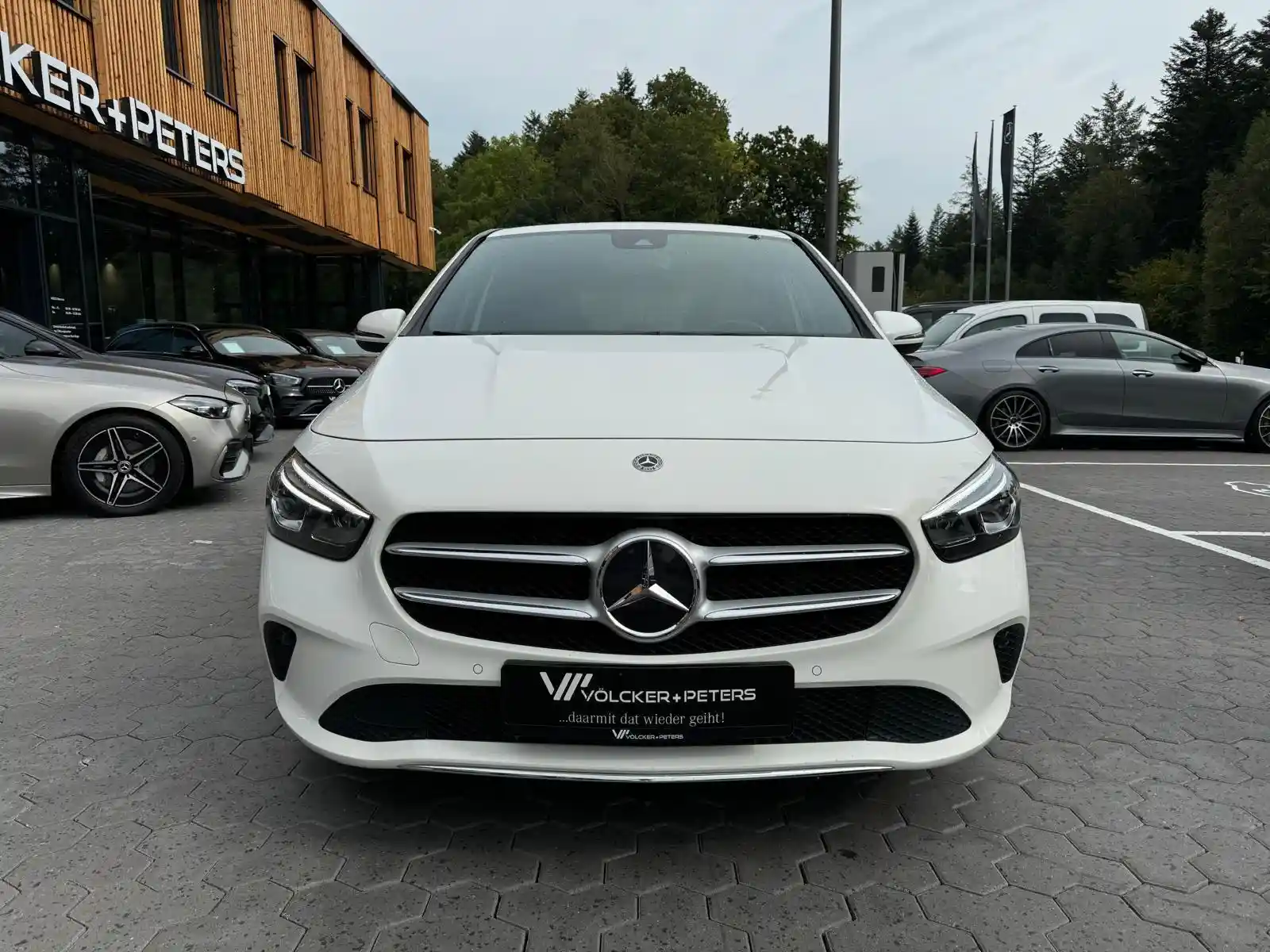 Mercedes-Benz B 180