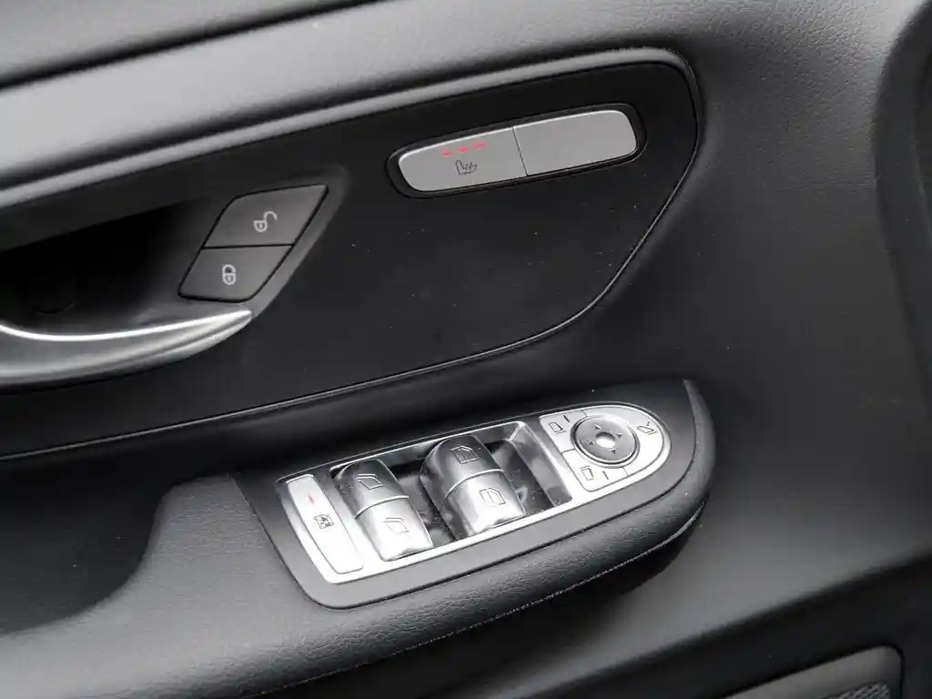 Mercedes-Benz V 220