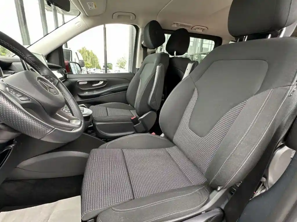 Mercedes-Benz V 220