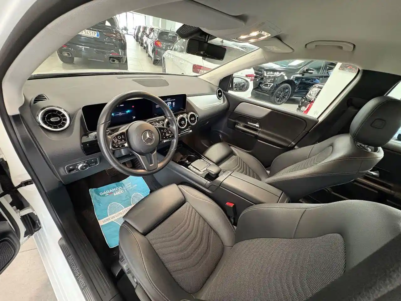 Mercedes-Benz B 180