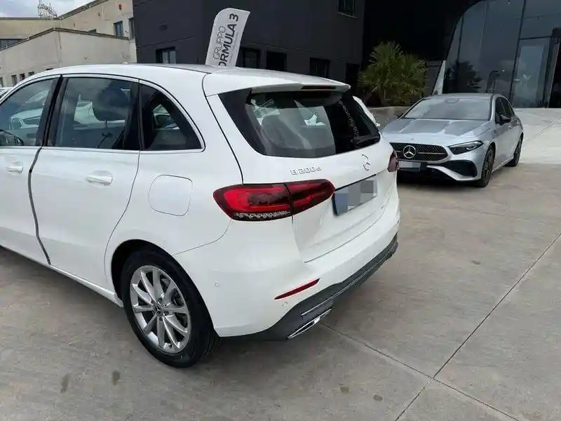 Mercedes-Benz B 200
