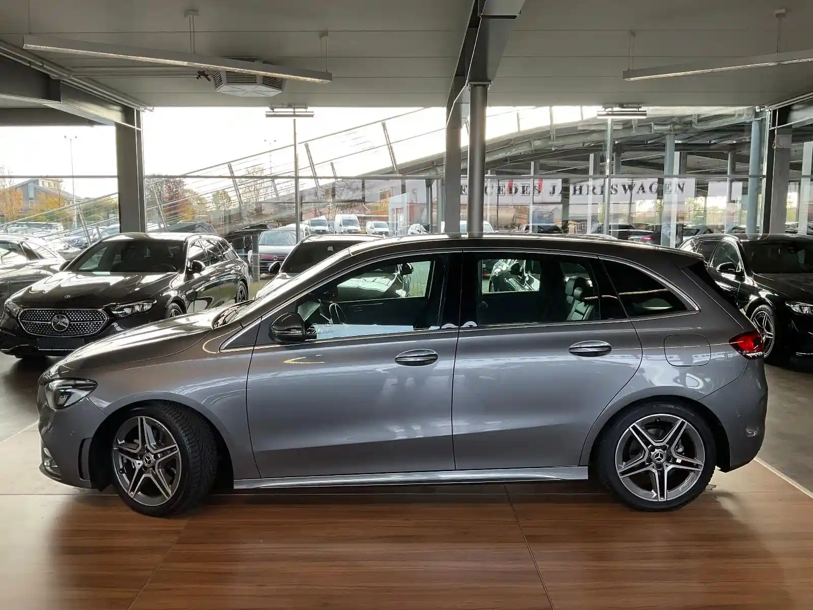 Mercedes-Benz B 180
