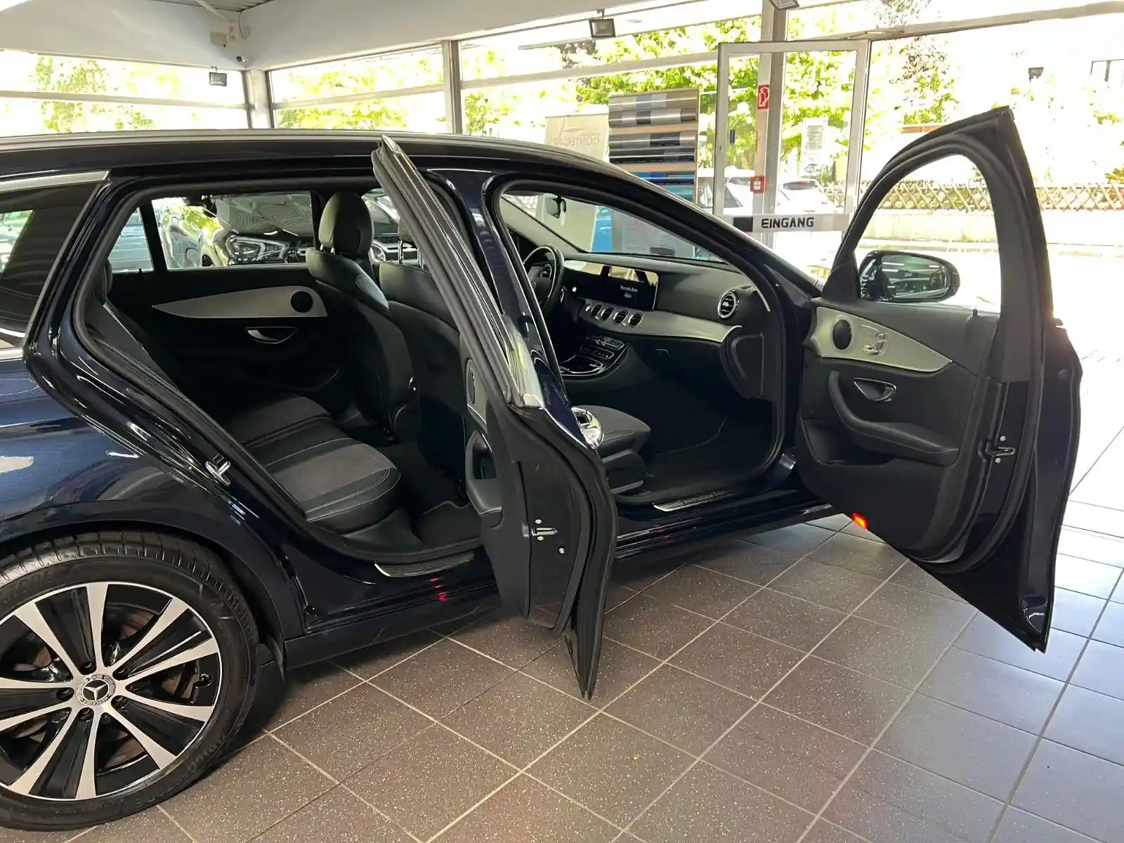Mercedes-Benz E 300
