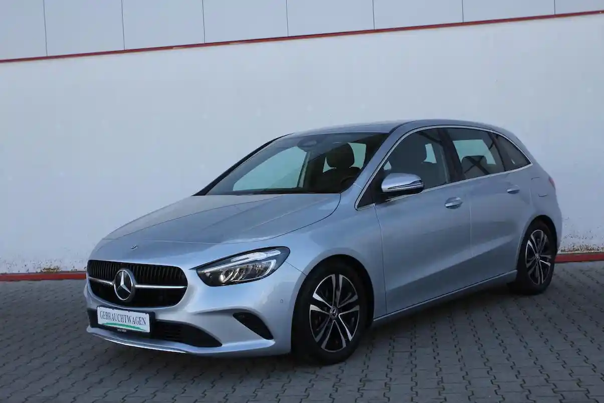 Mercedes-Benz B 180