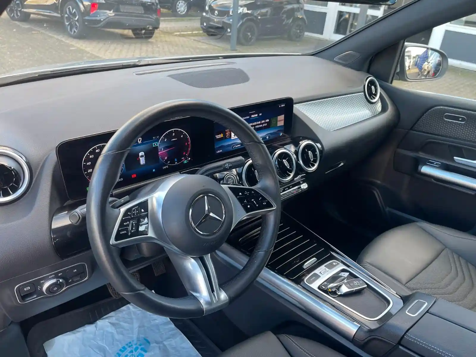 Mercedes-Benz B 180