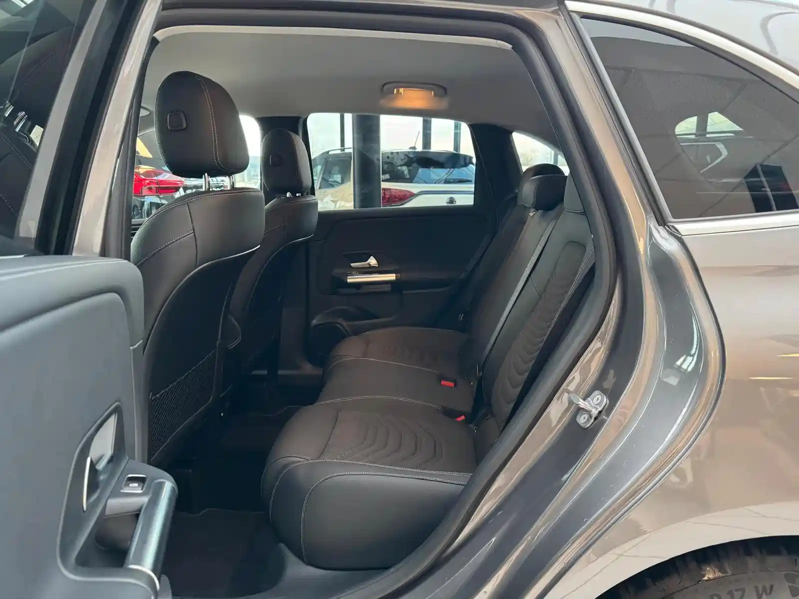 Mercedes-Benz B 180