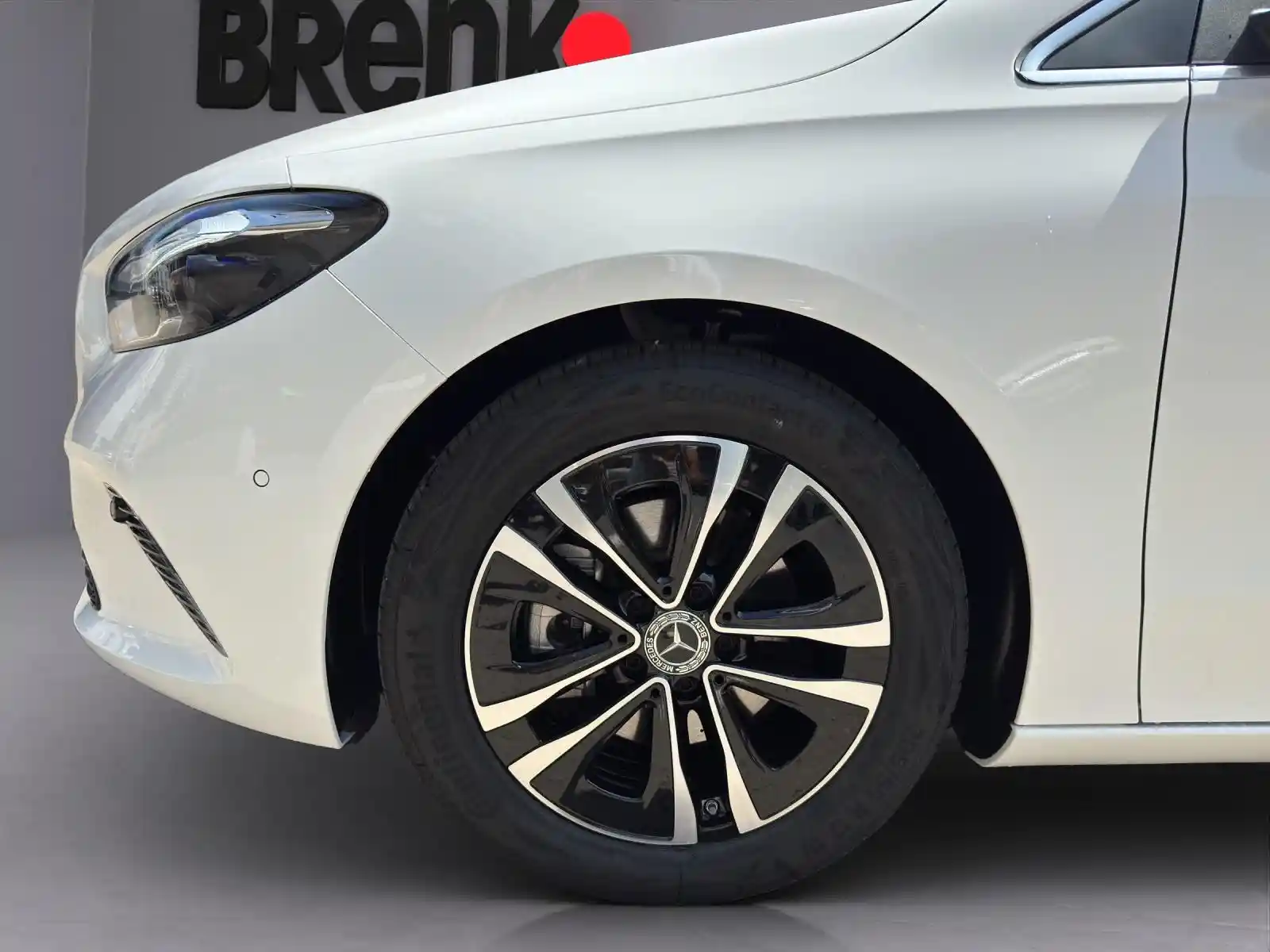 Mercedes-Benz B 180