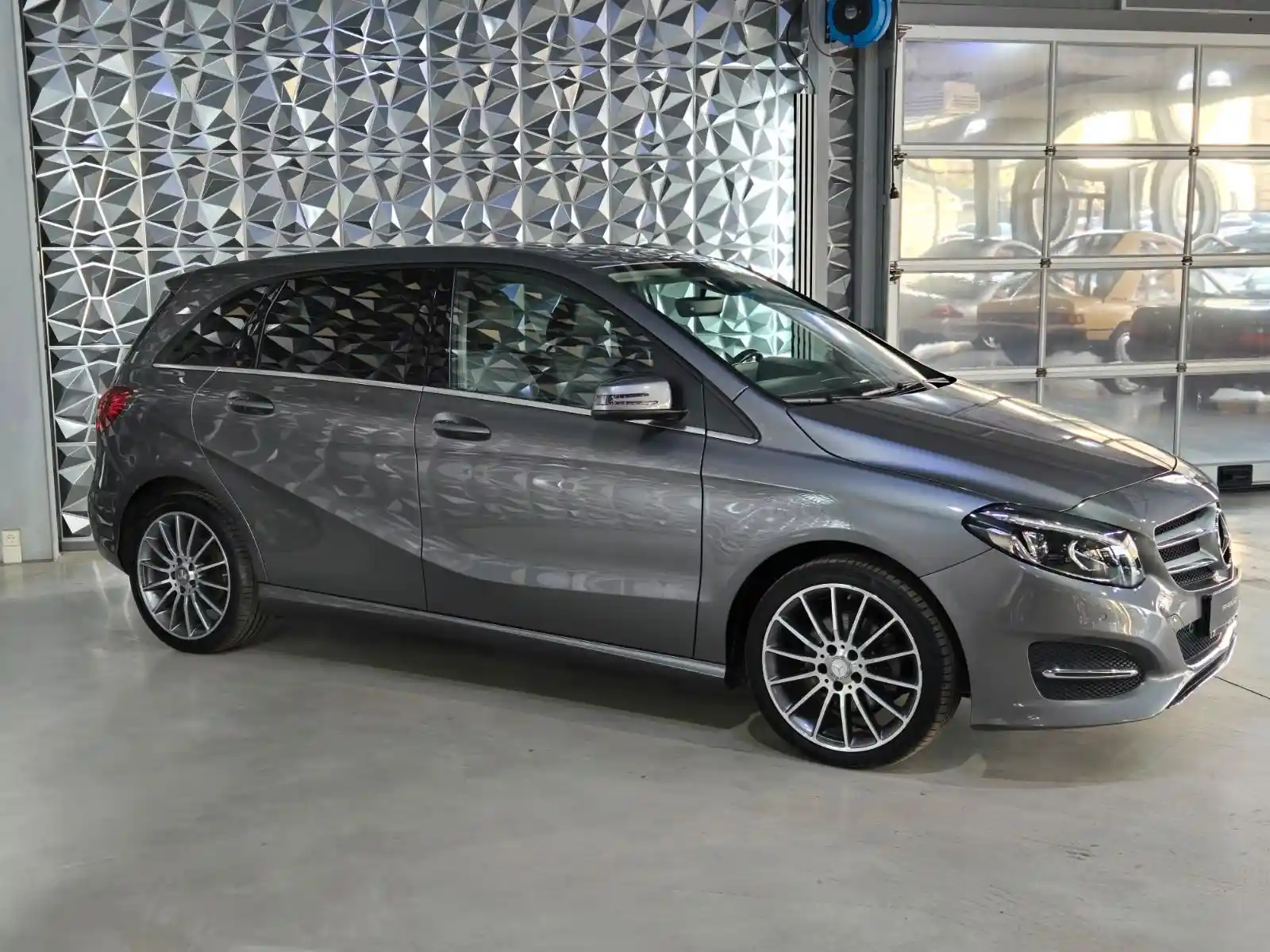 Mercedes-Benz B 200