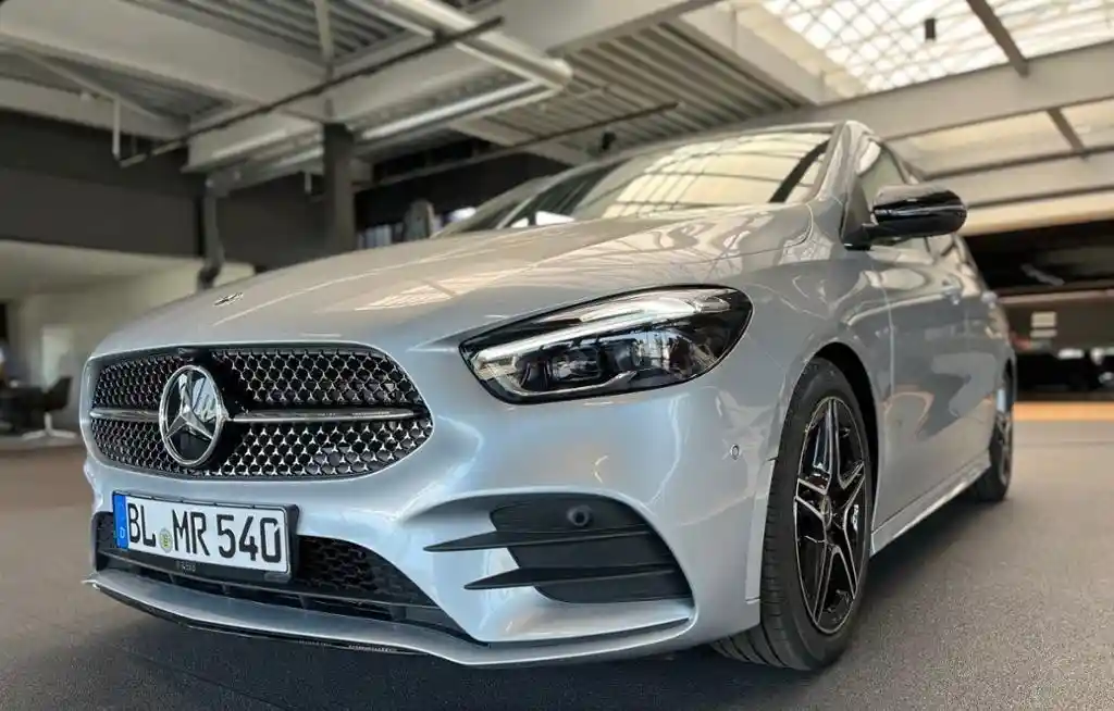 Mercedes-Benz B 180