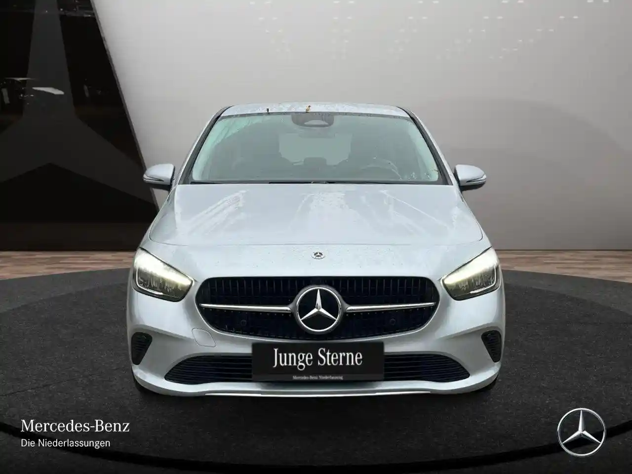 Mercedes-Benz B 180