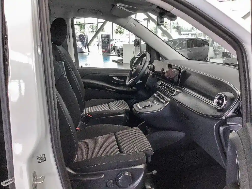 Mercedes-Benz V 220