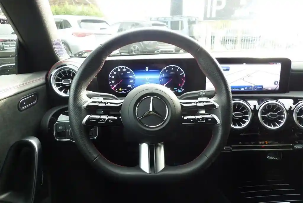 Mercedes-Benz CLA 200