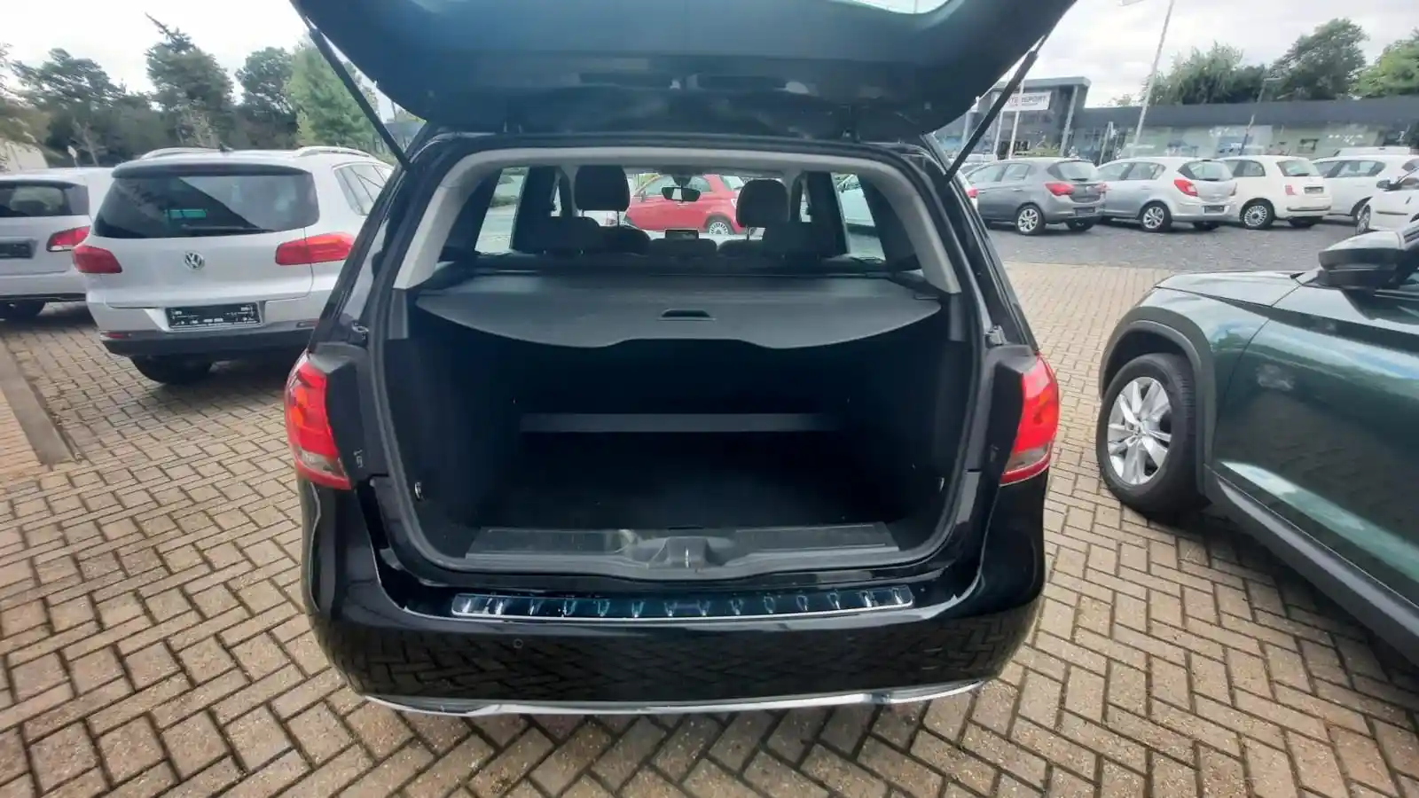 Mercedes-Benz B 180