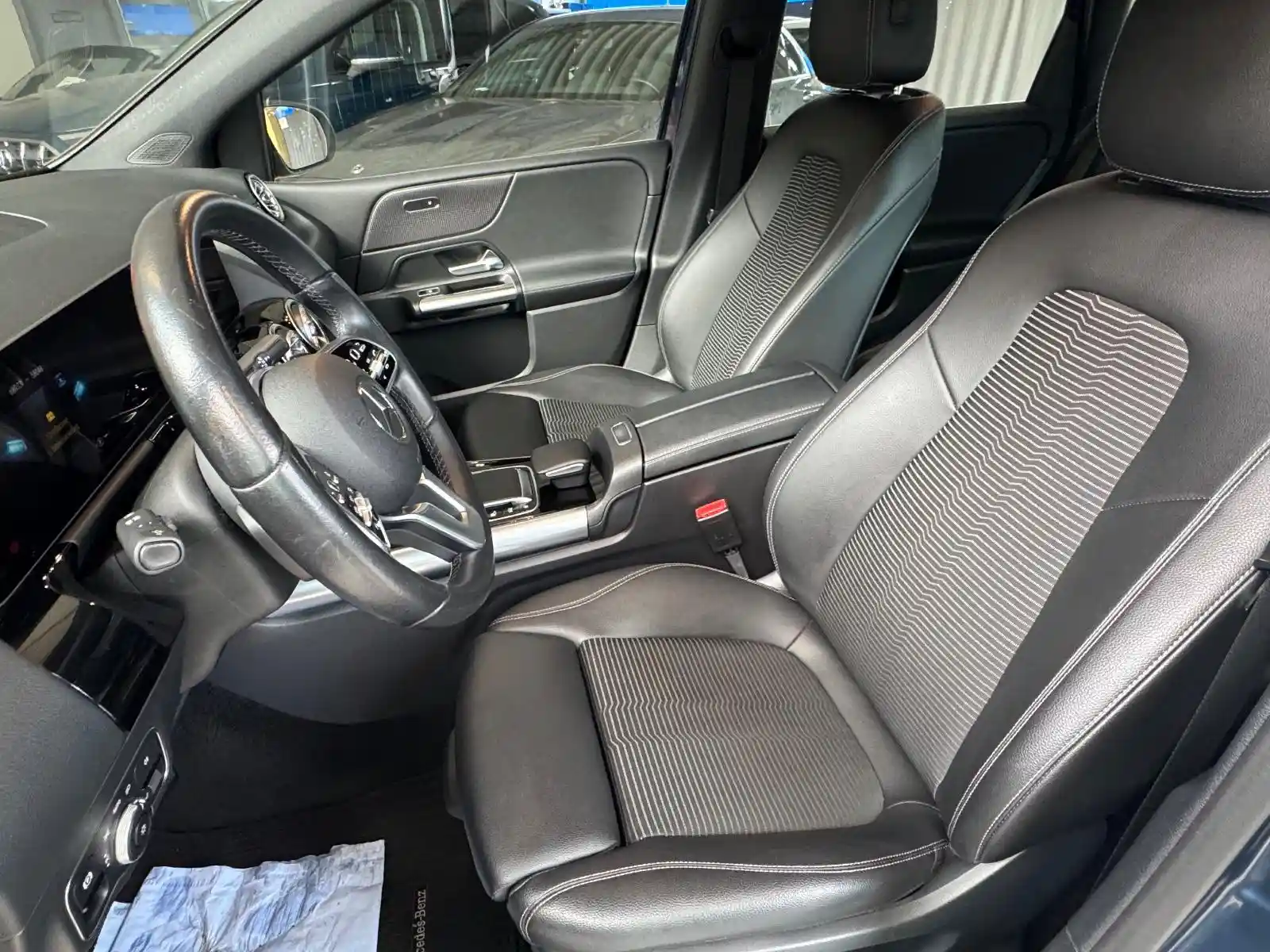 Mercedes-Benz B 180