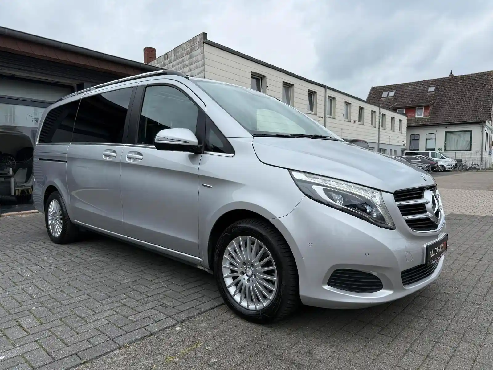 Mercedes-Benz V 250