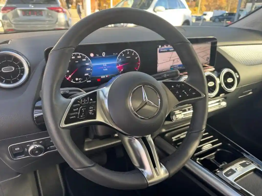 Mercedes-Benz B 200