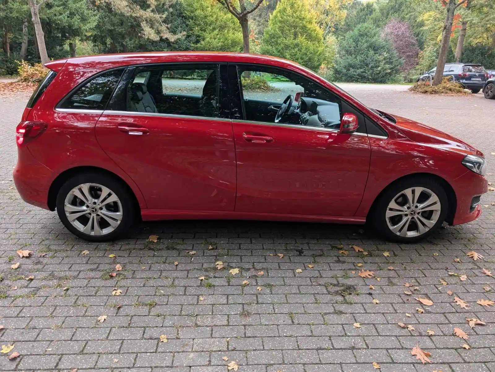 Mercedes-Benz B 180