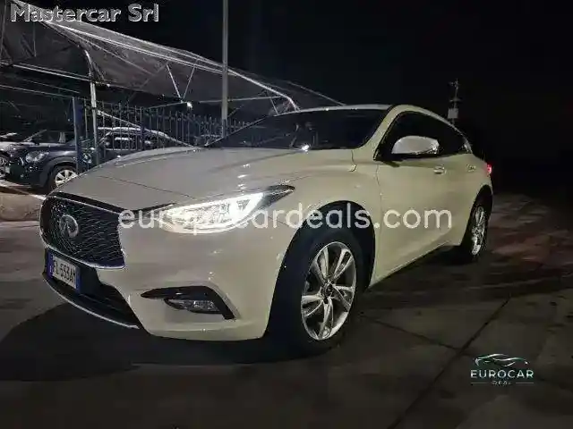 Infiniti Q30