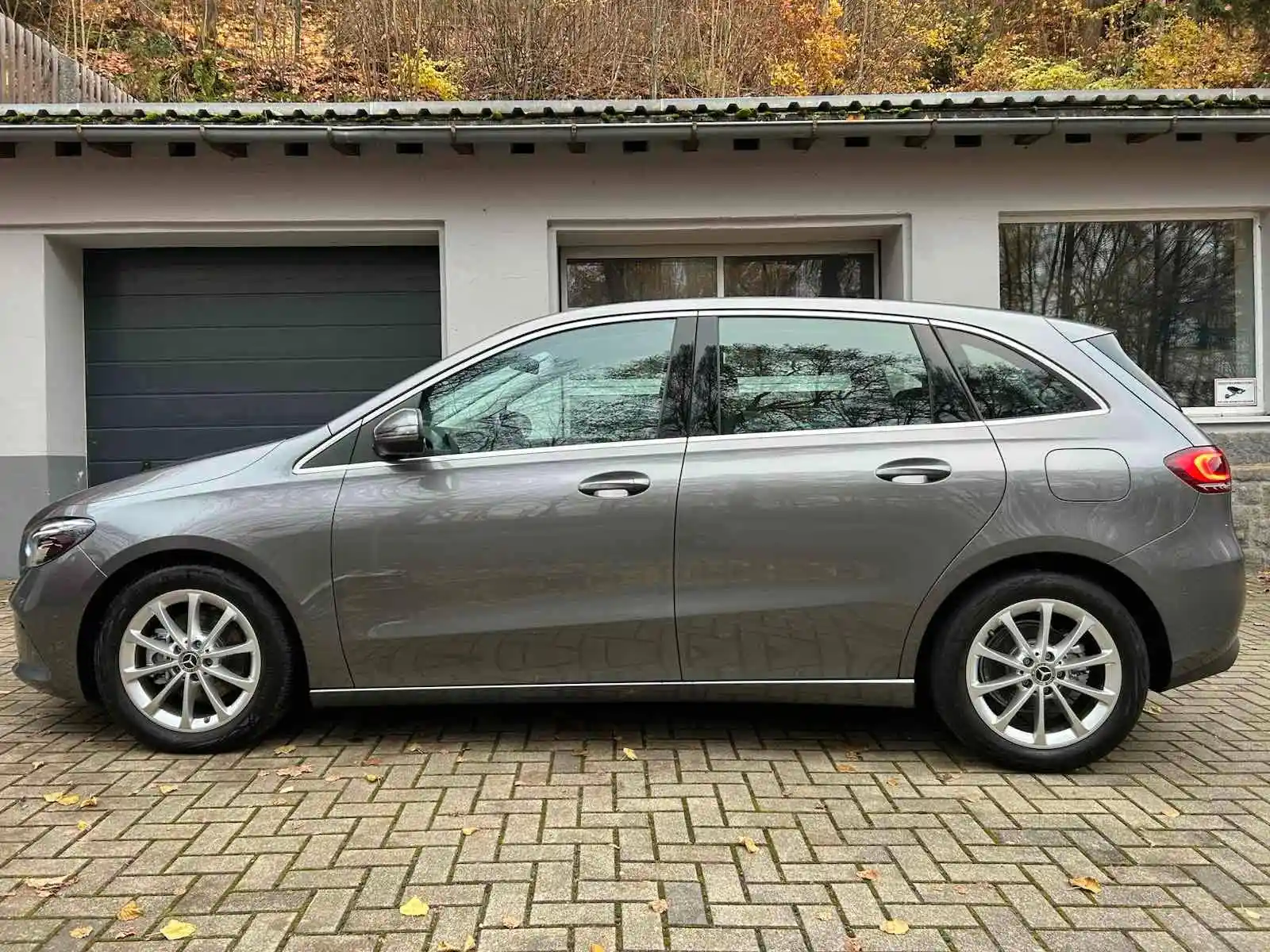 Mercedes-Benz B 180