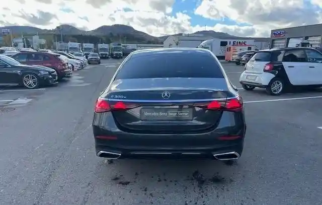 Mercedes-Benz E 300