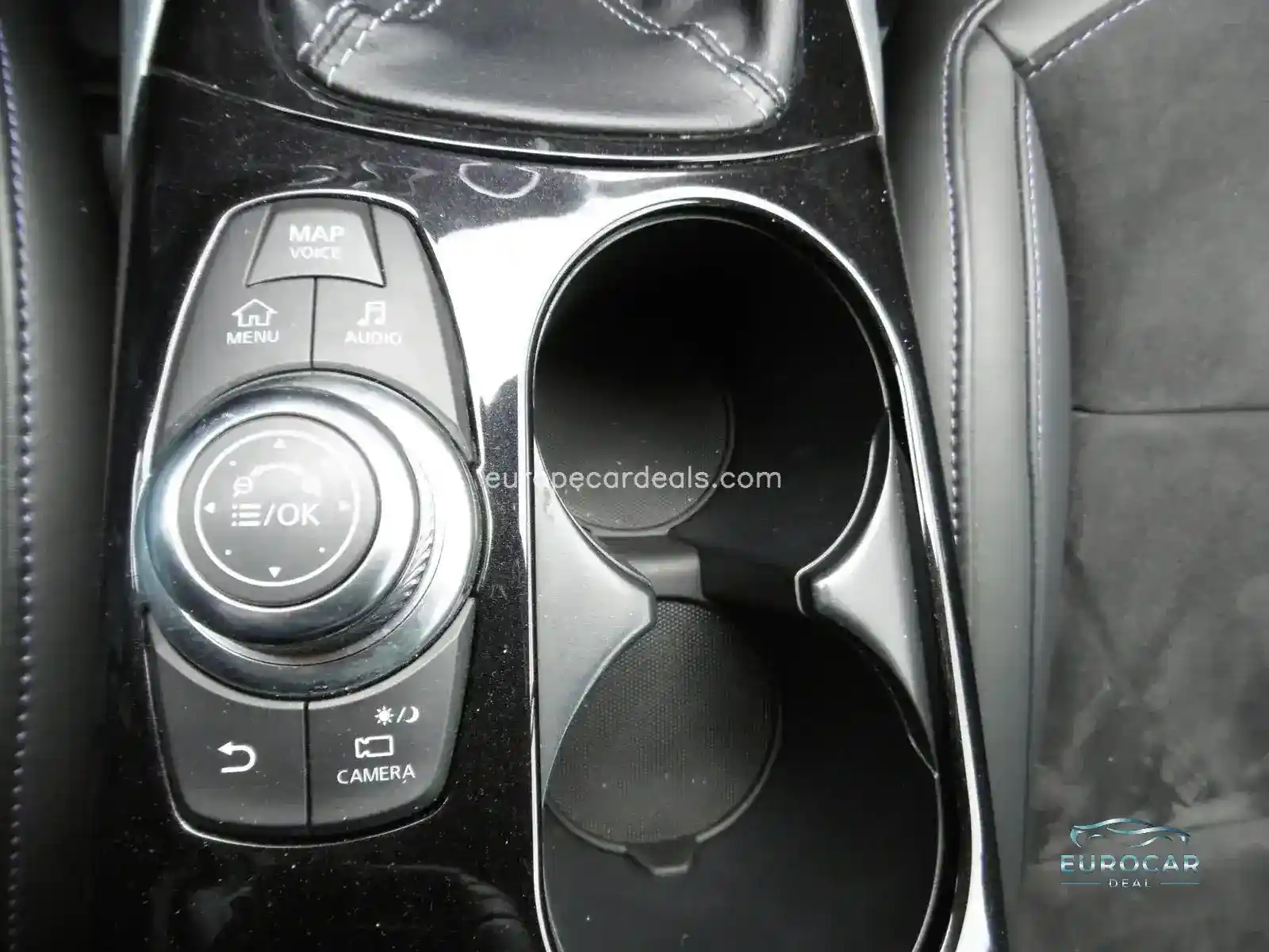 Infiniti Q30