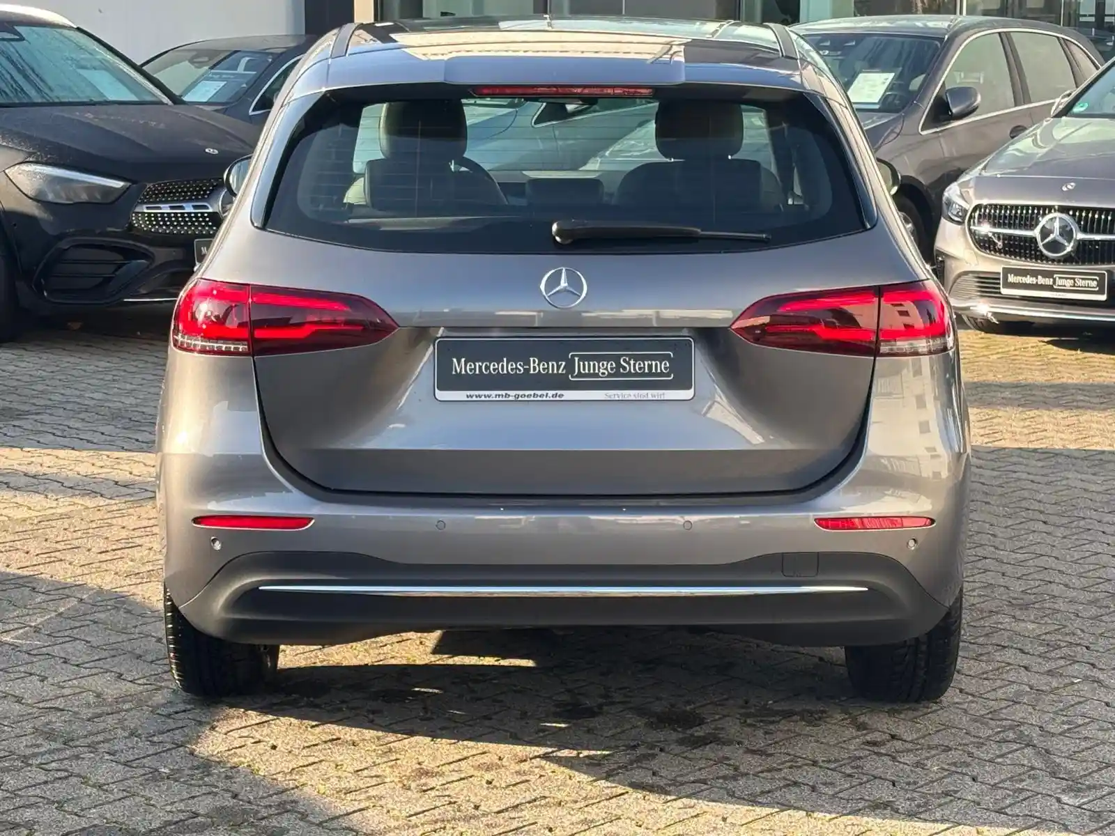 Mercedes-Benz B 180