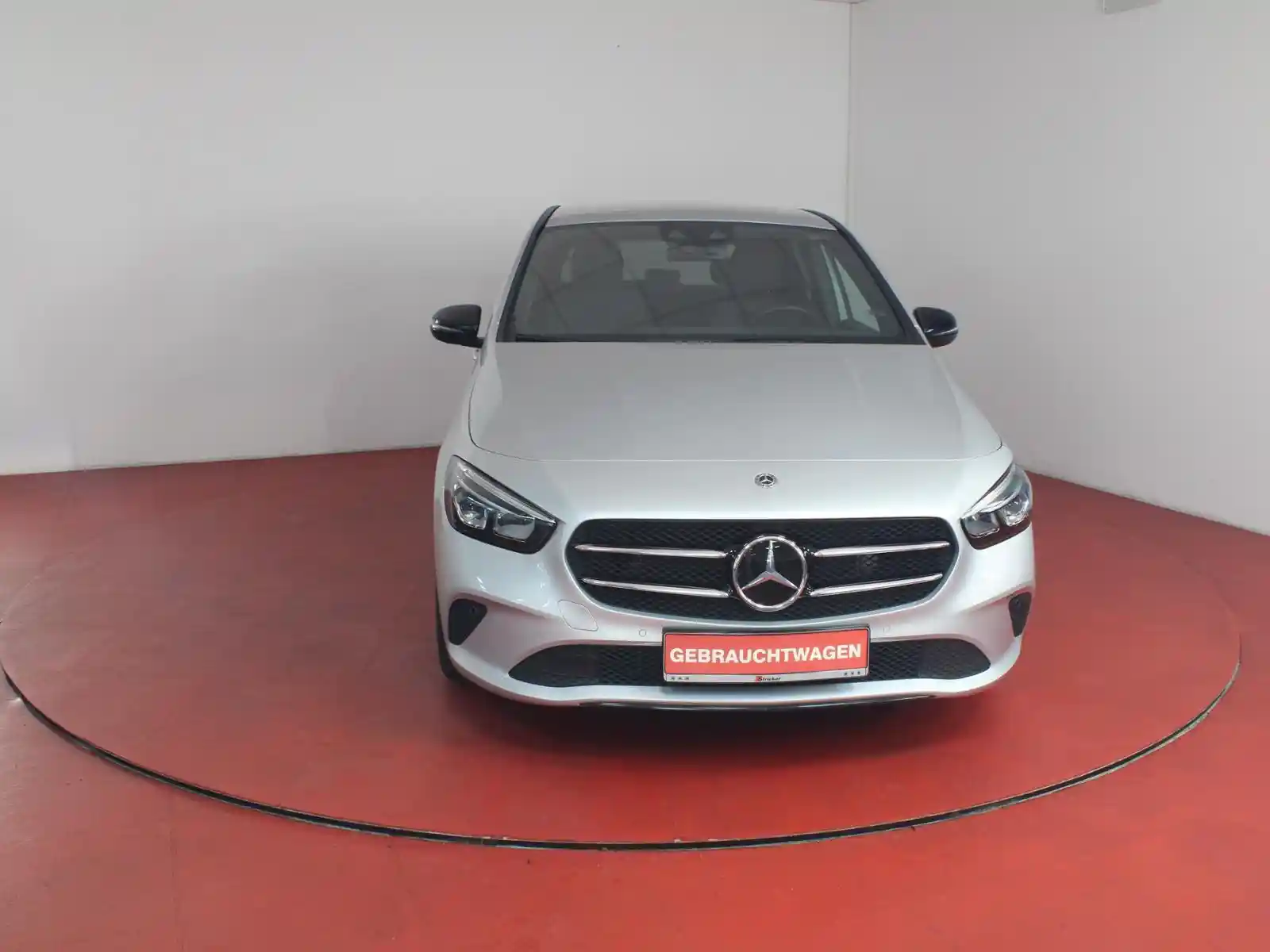 Mercedes-Benz B 180